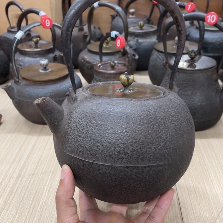 一字底炮口丸子壶