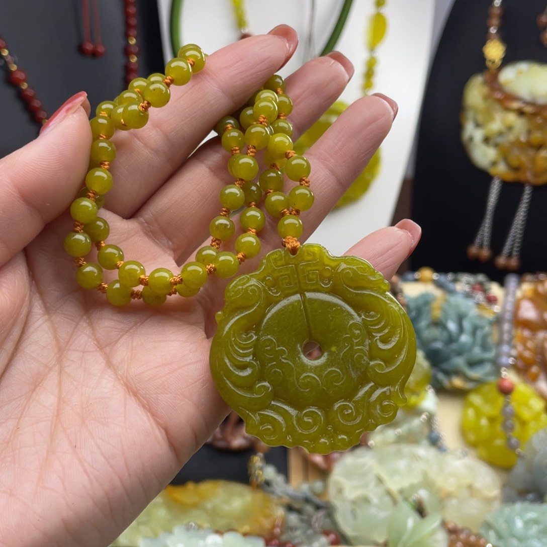 未镶嵌蛇纹石玉颈饰