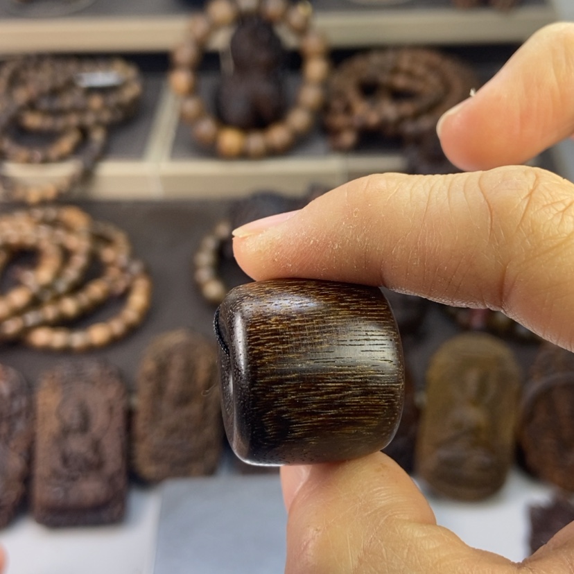 【闪购商品】沉香木吊坠杨*森富森红土沉香