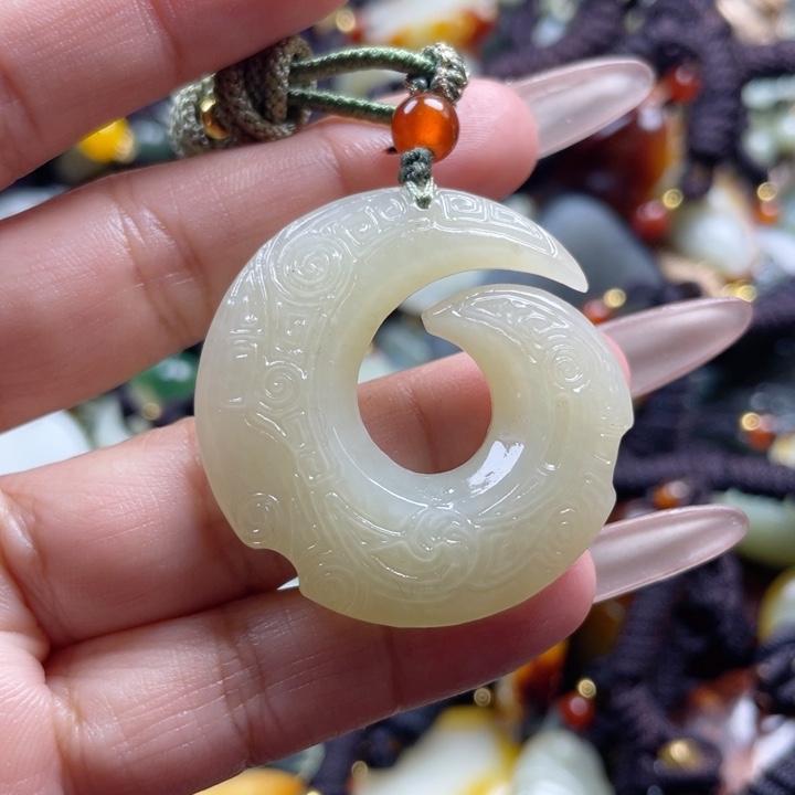 和田玉颈饰未镶嵌