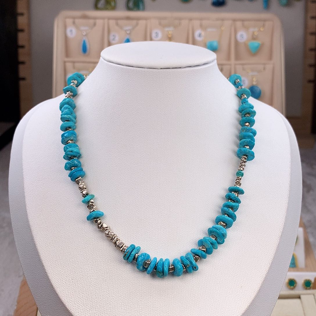 绿松石颈饰未镶嵌