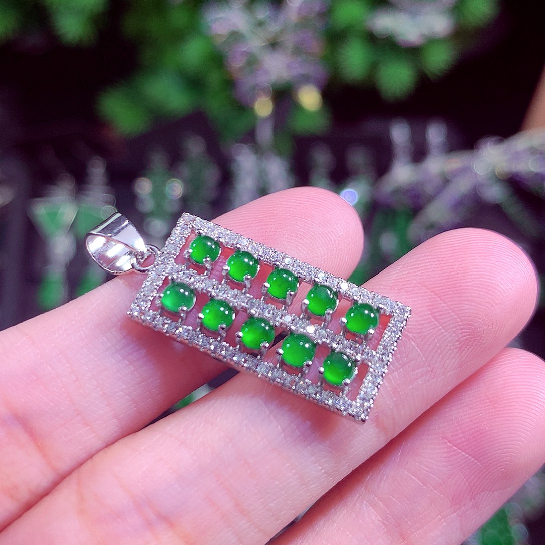 颈饰未镶嵌翡翠天然