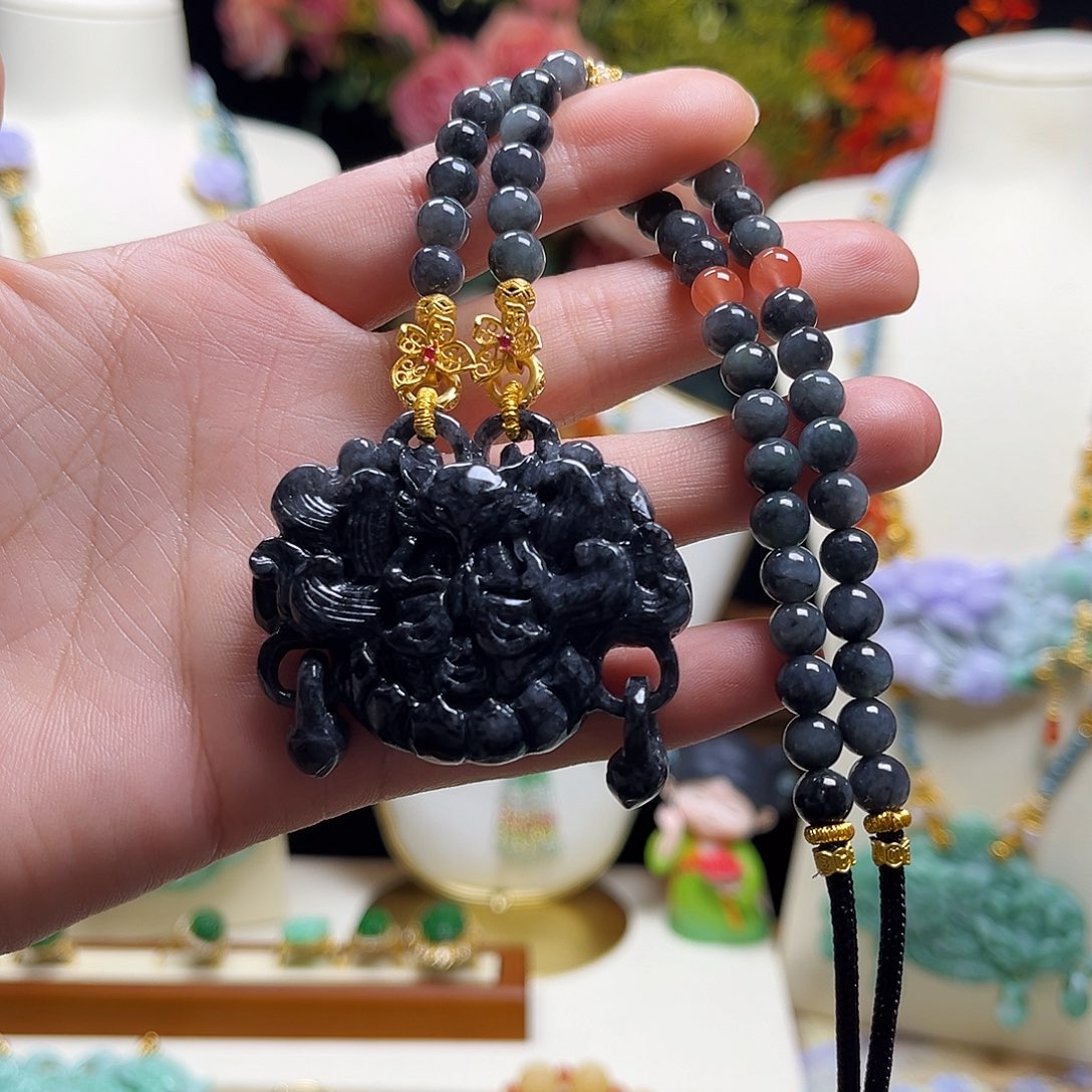 翡翠颈饰未镶嵌天然翡翠