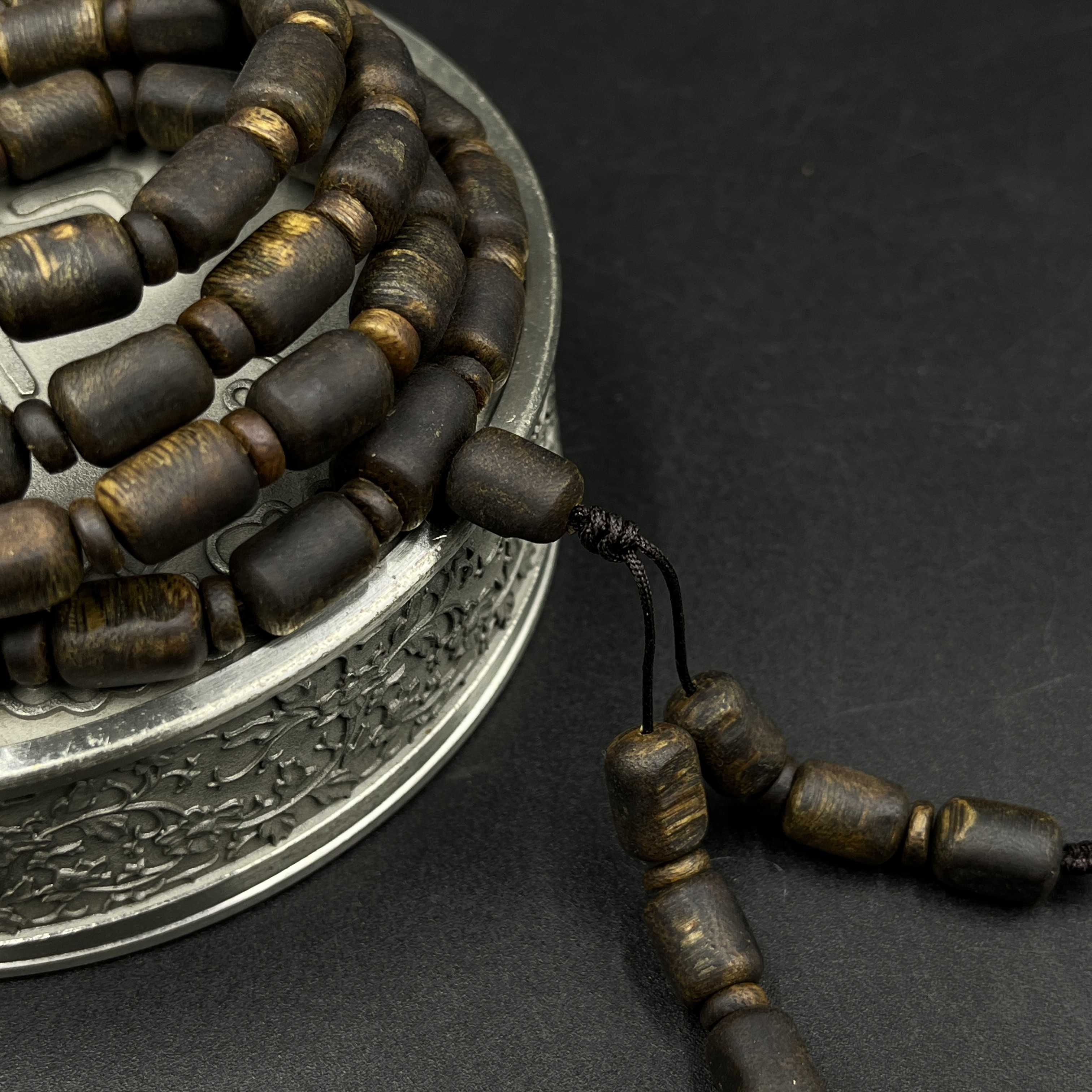 沉香海南霸王岭【黑棋】0.8沉水随形板头多圈40g+多样性发其一