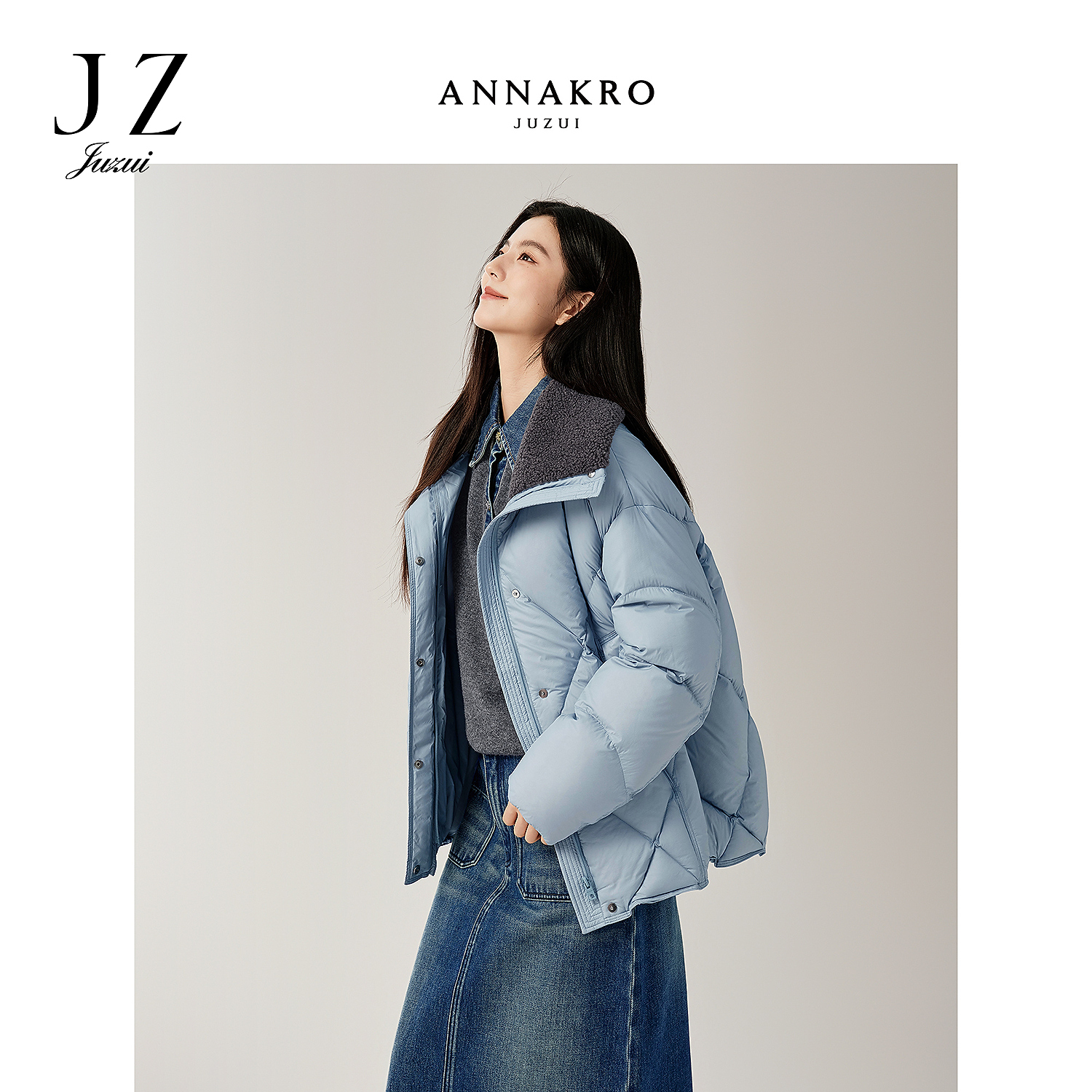 玖姿安娜蔻KWFD034889颗粒毛翻领短款鸭绒羽绒服带包包配饰女冬