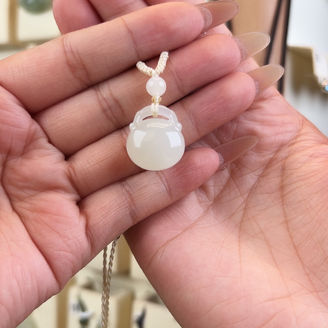 我***.和田玉未镶嵌吊坠(赠链)