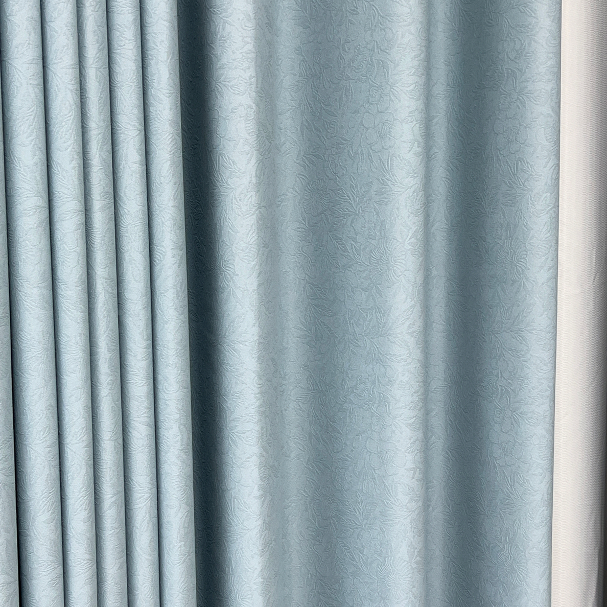 升级款蔷薇正反同色冰川蓝遮光卧室百搭成品窗帘