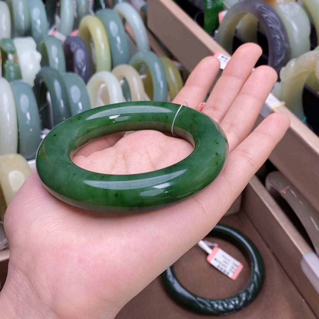 A***l和田玉未镶嵌手镯