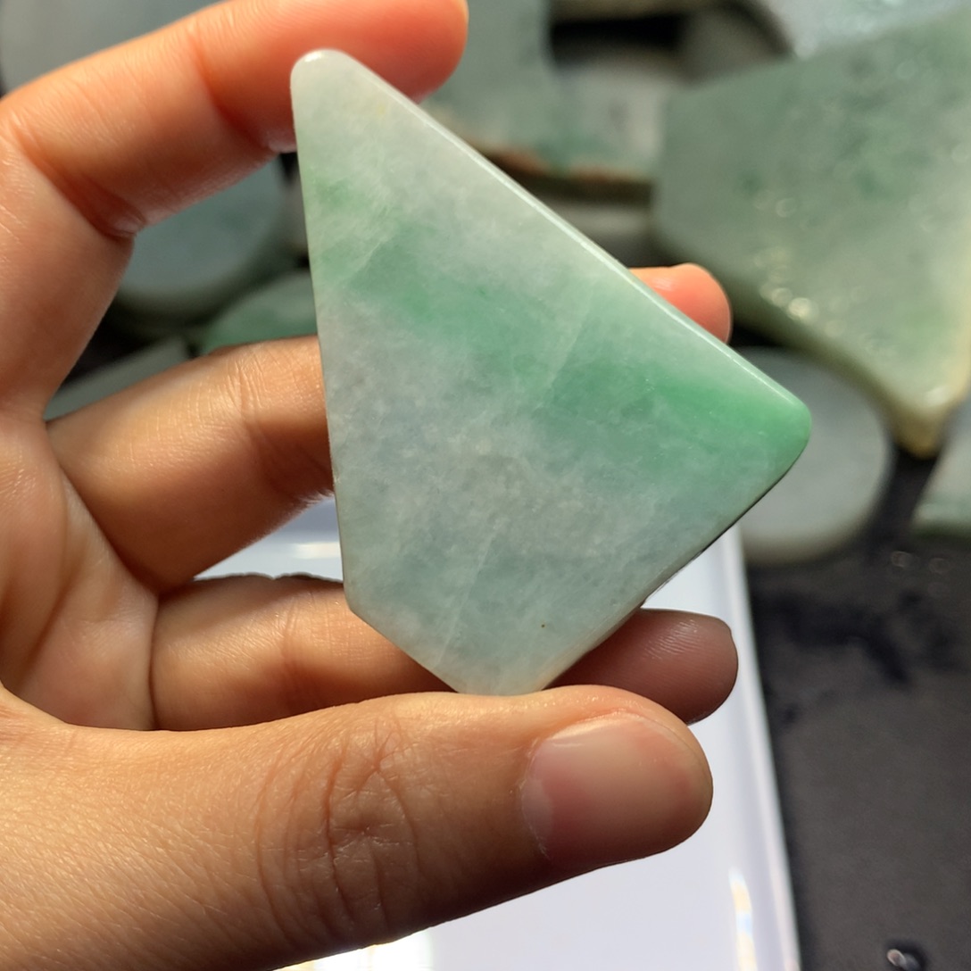 翡翠颈饰未镶嵌料子