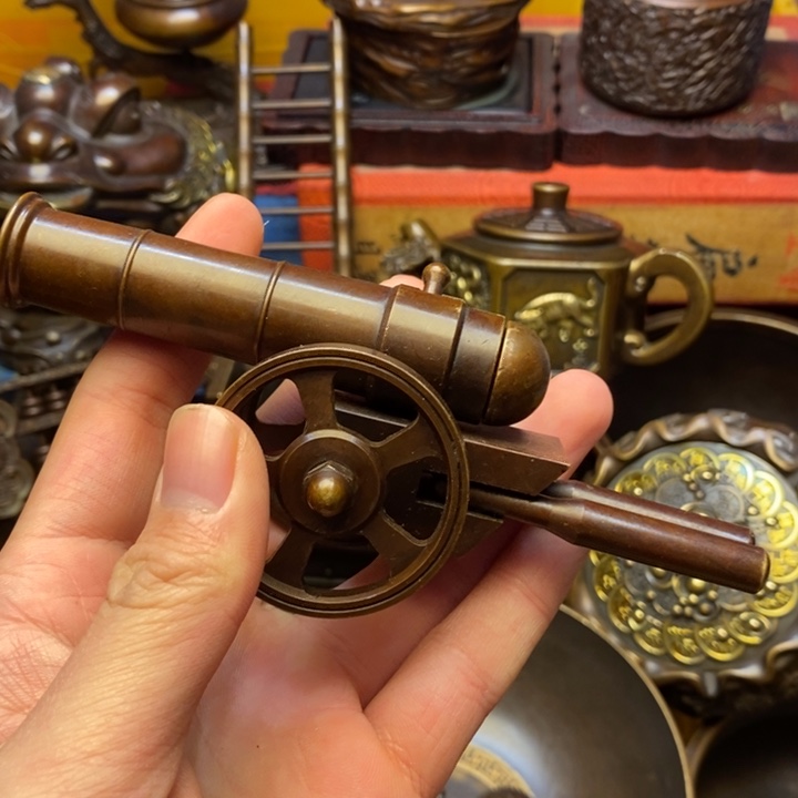 铜器摆件做工精良