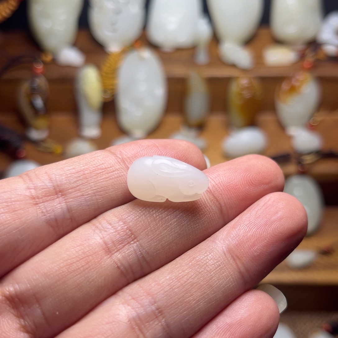 和田玉未镶嵌车挂