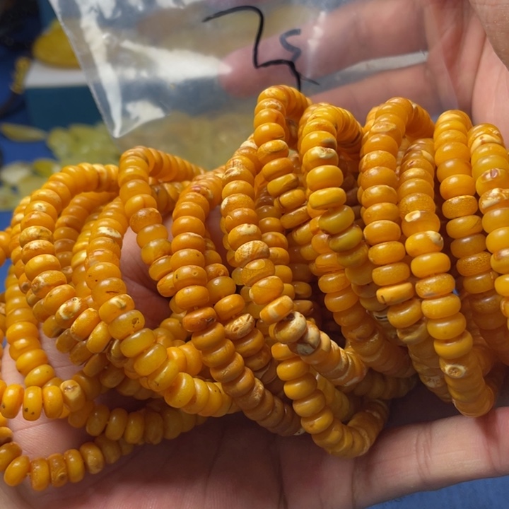 未镶嵌琥珀珠宝奇石