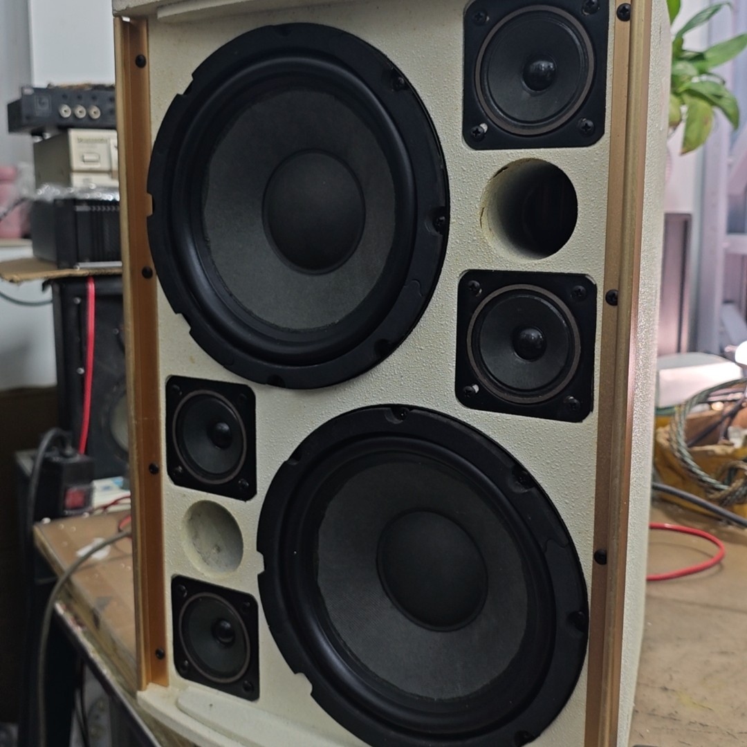 8新  双八寸音响一对，不包邮费