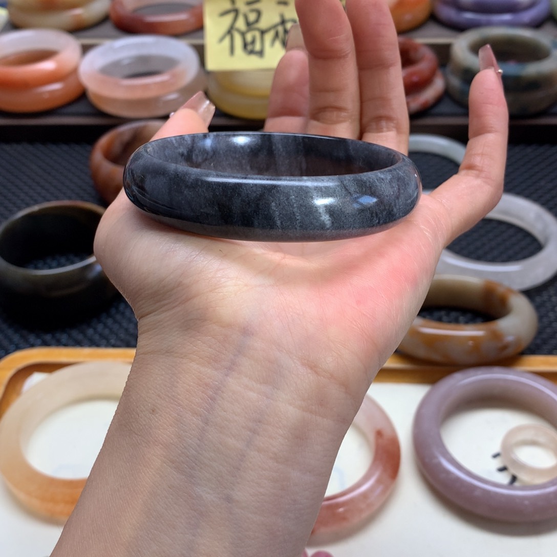 石英质玉手镯未镶嵌