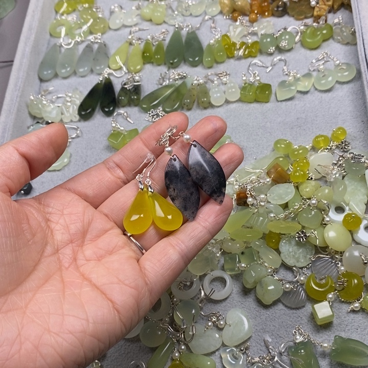 健***丽蛇纹石玉未镶嵌挂件耳饰耳环项链