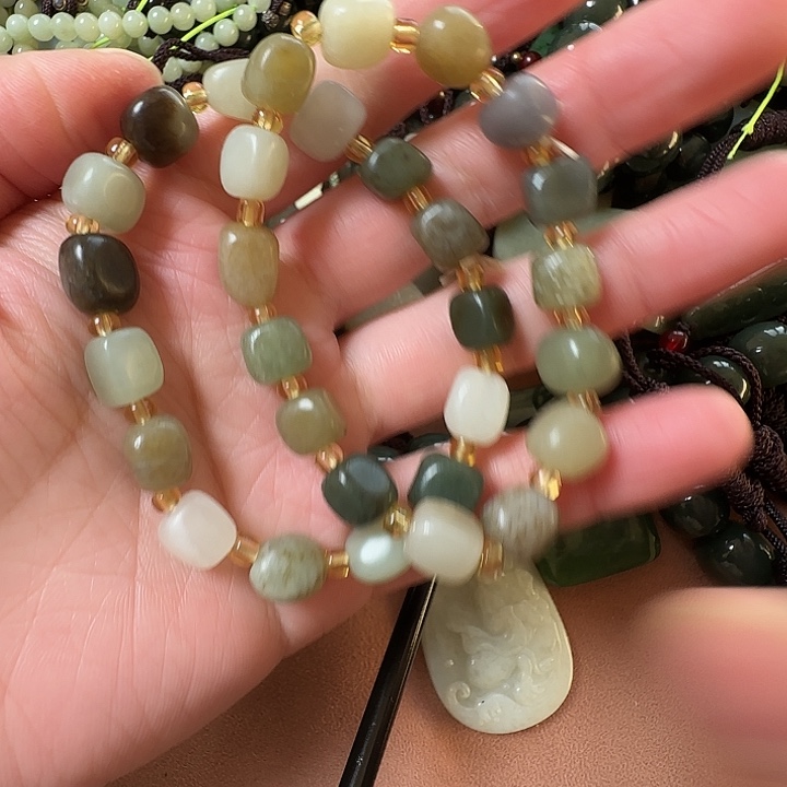 和田玉未镶嵌颈饰