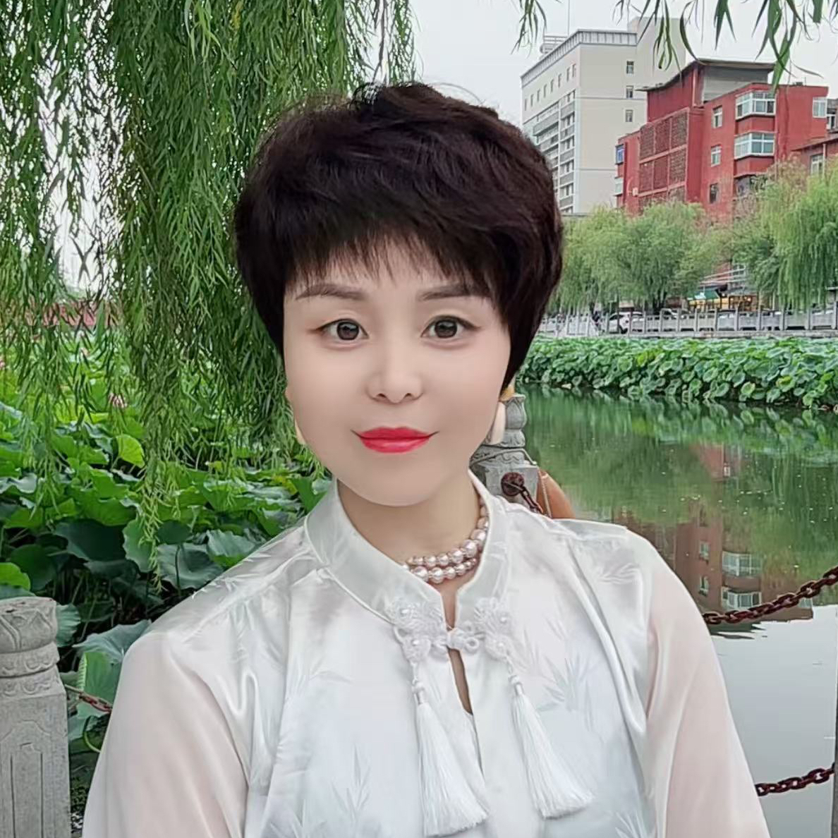 Xx4全手织轻薄透气全真发纹理烫适合中老年妈妈佩戴的假发造型