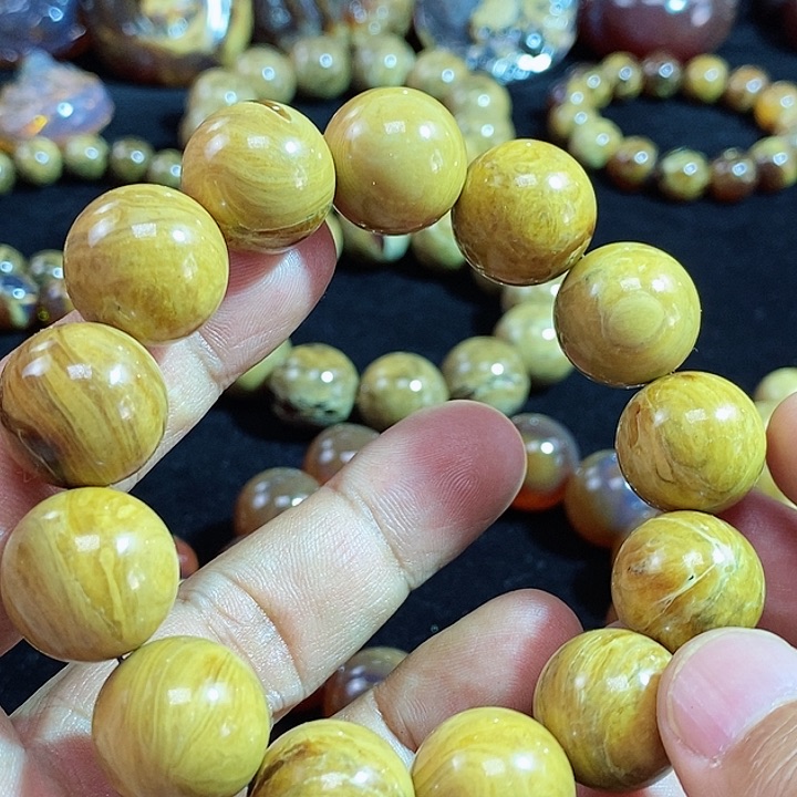 琥珀颈饰未镶嵌一