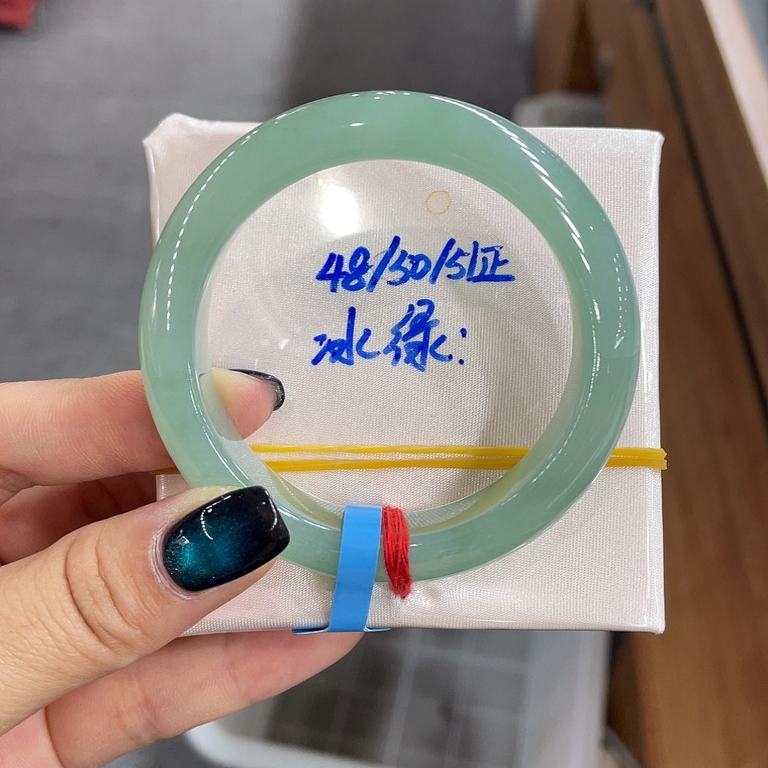 翡翠手镯未镶嵌缅甸天然翡翠