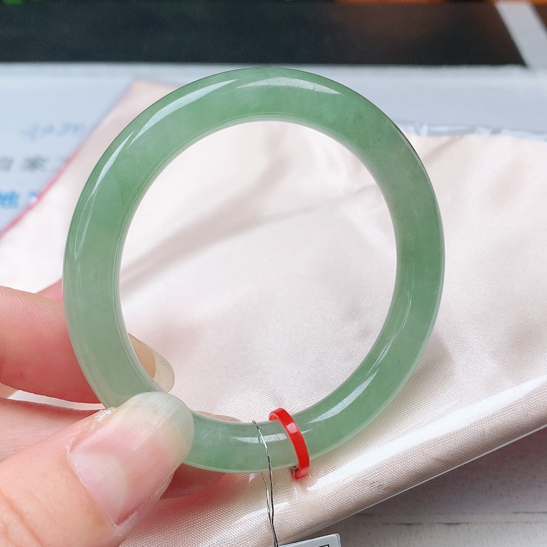 翡翠手镯未镶嵌我***笑50/51圆