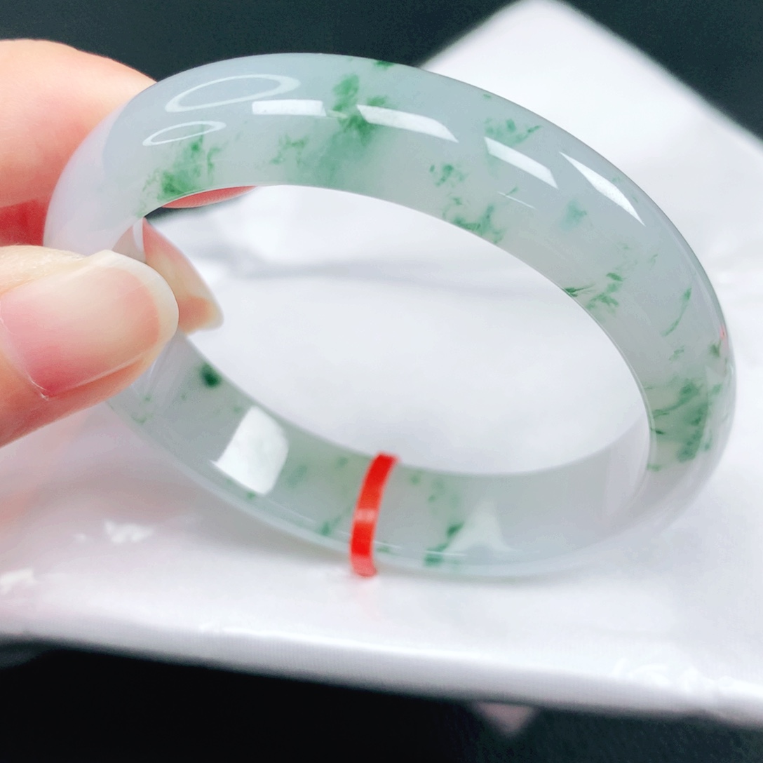 翡翠未镶嵌手镯54贵