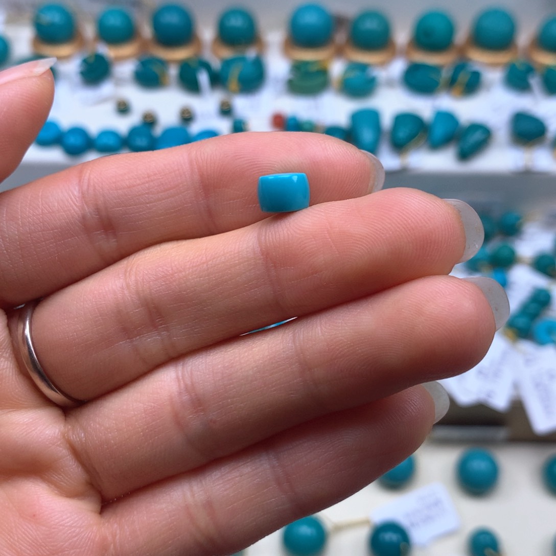 绿松石配饰未镶嵌小**。