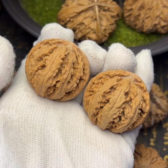 °***M文玩核桃把件秦岭核桃20