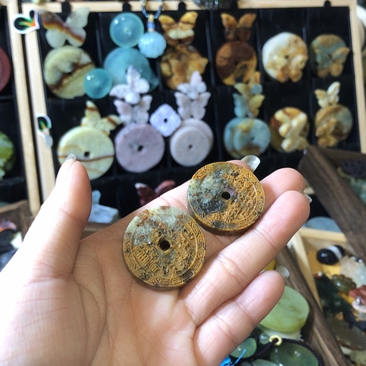 岫玉未镶嵌岫玉挂件