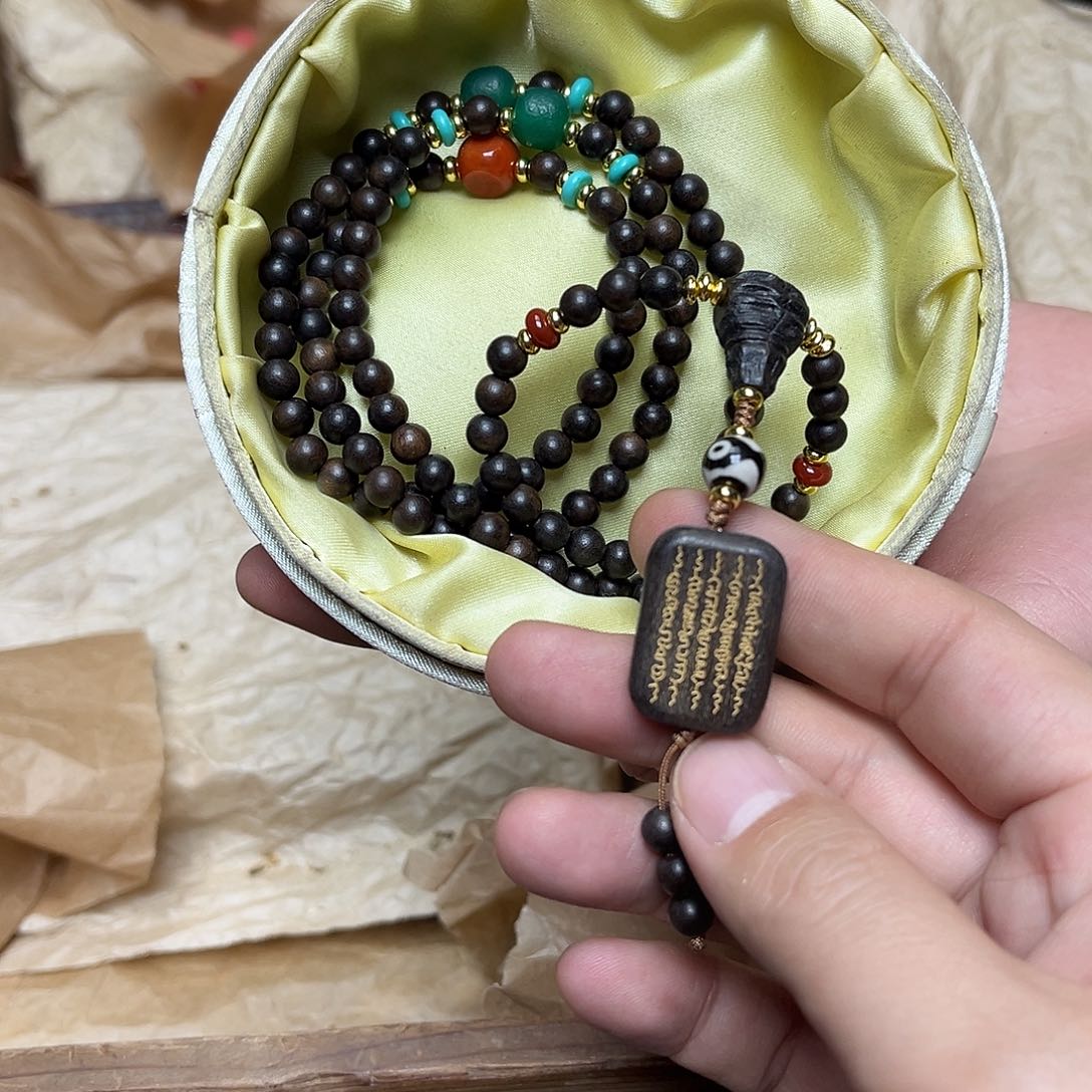 大叶紫檀（黑酸枝木类）