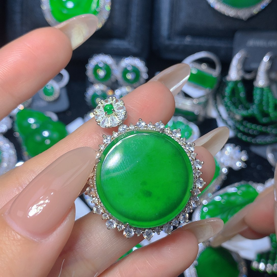 翡翠颈饰银S925镶嵌翡翠