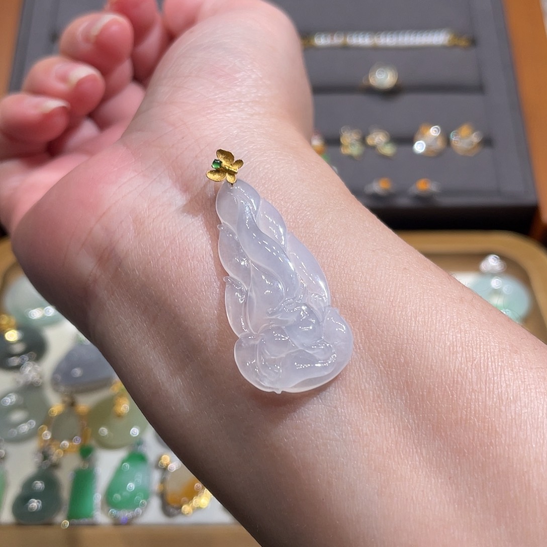 翡翠颈饰18K金镶嵌冰九尾狐