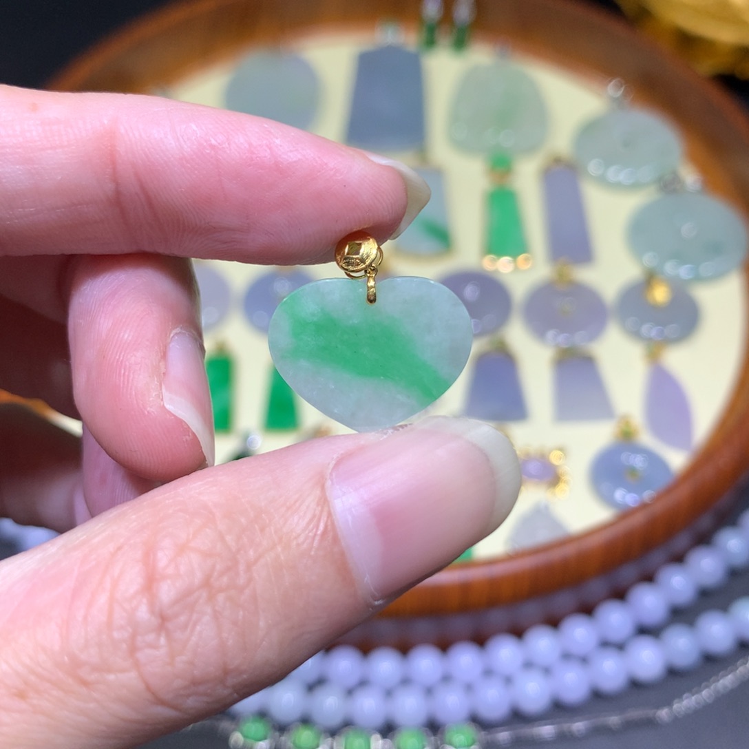 翡翠吊坠(不含链)18K金镶嵌