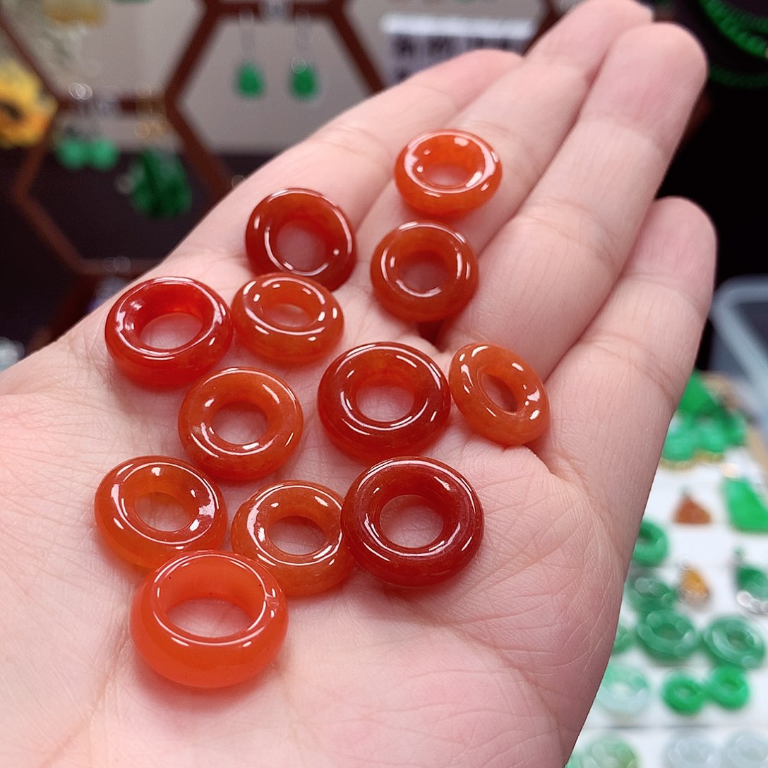 翡翠裸石天然翡翠多样性发其一