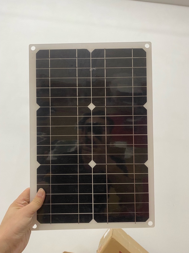 18V25W单晶硅带孔太阳能板