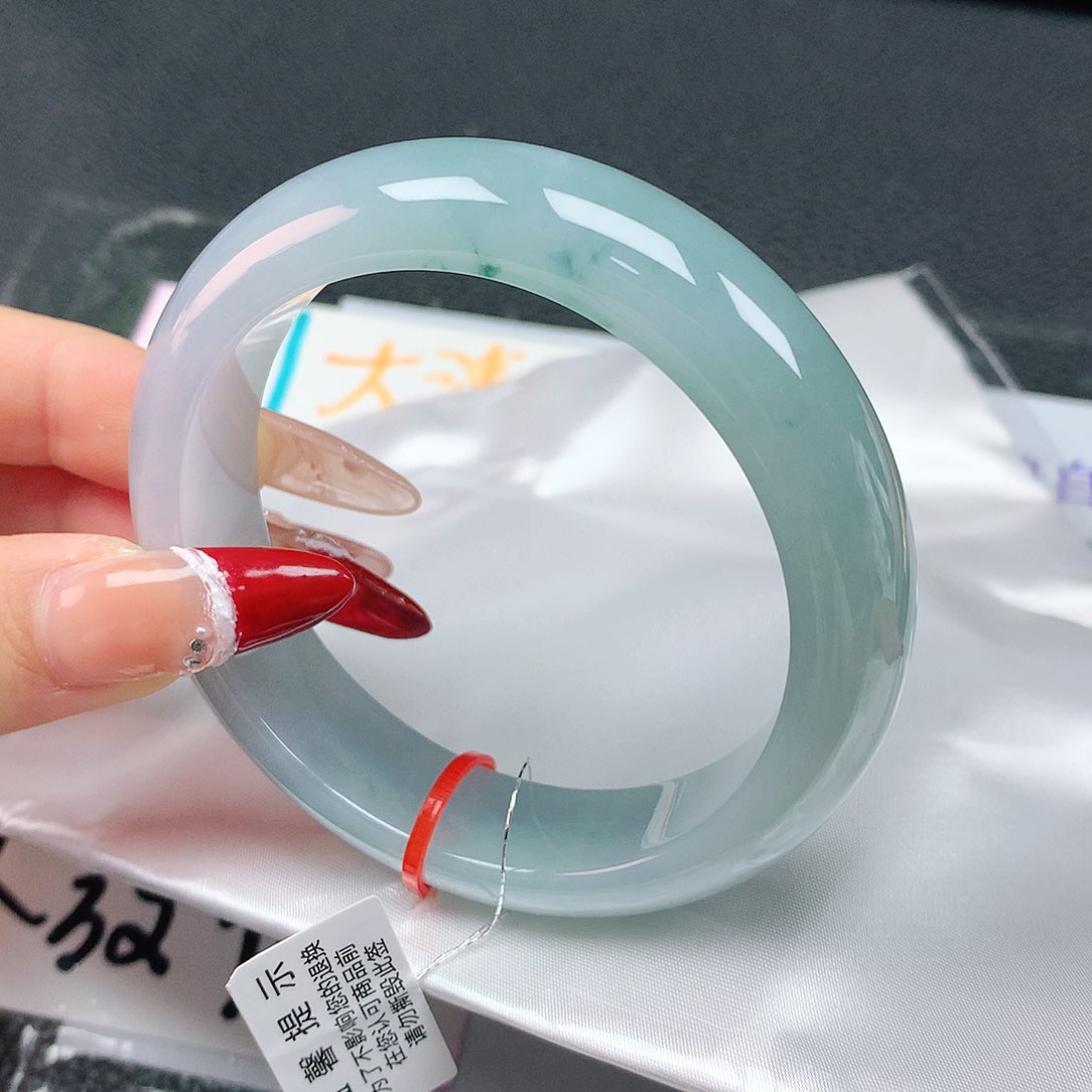 翡翠手镯未镶嵌58轮胎