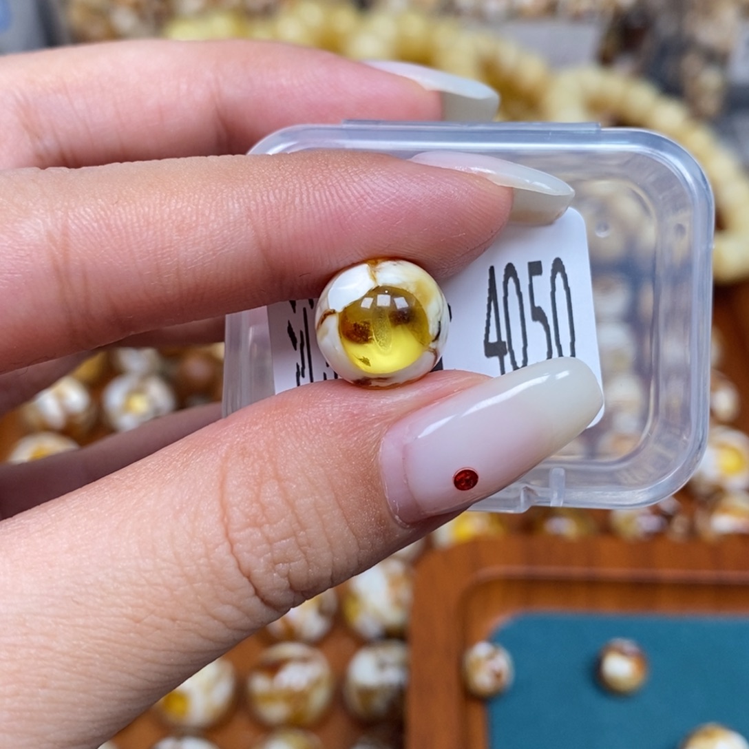 蜜蜡未镶嵌珠宝奇石4050