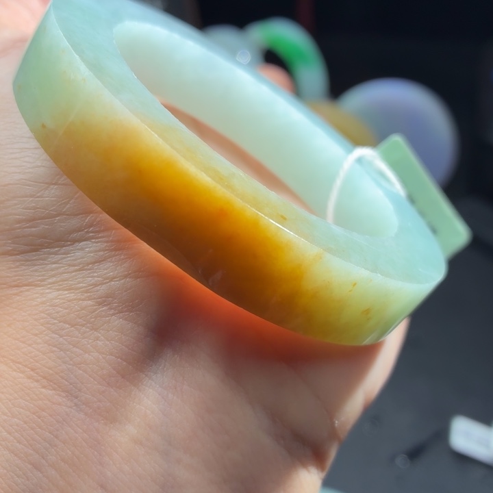 定制翡翠未镶嵌翡翠手镯