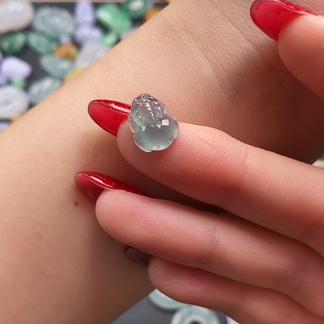 翡翠未镶嵌颈饰貔貅