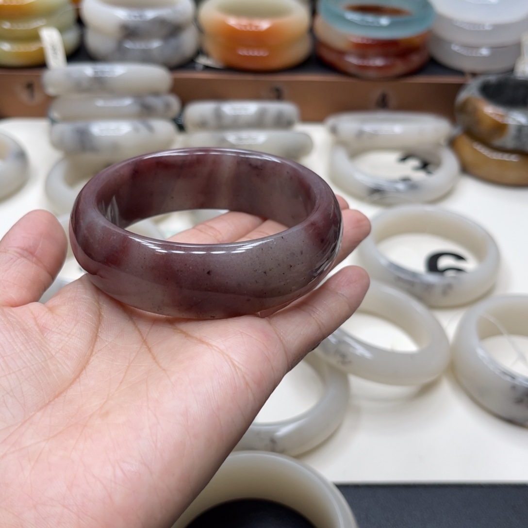 未镶嵌石英岩玉珠宝奇石