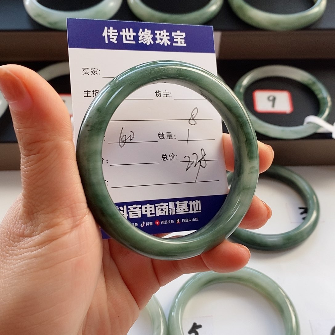 石英质玉手镯未镶嵌?****.