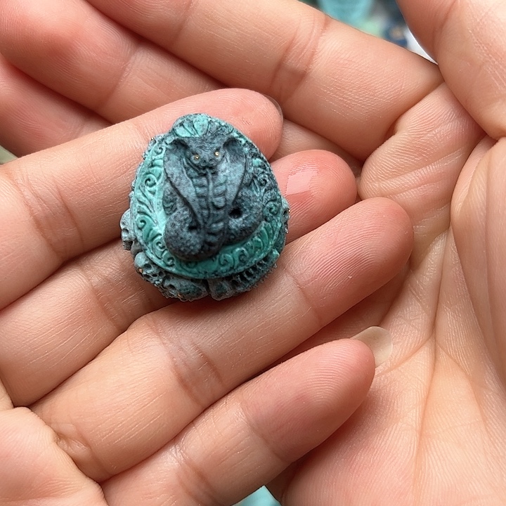 绿松石颈饰未镶嵌