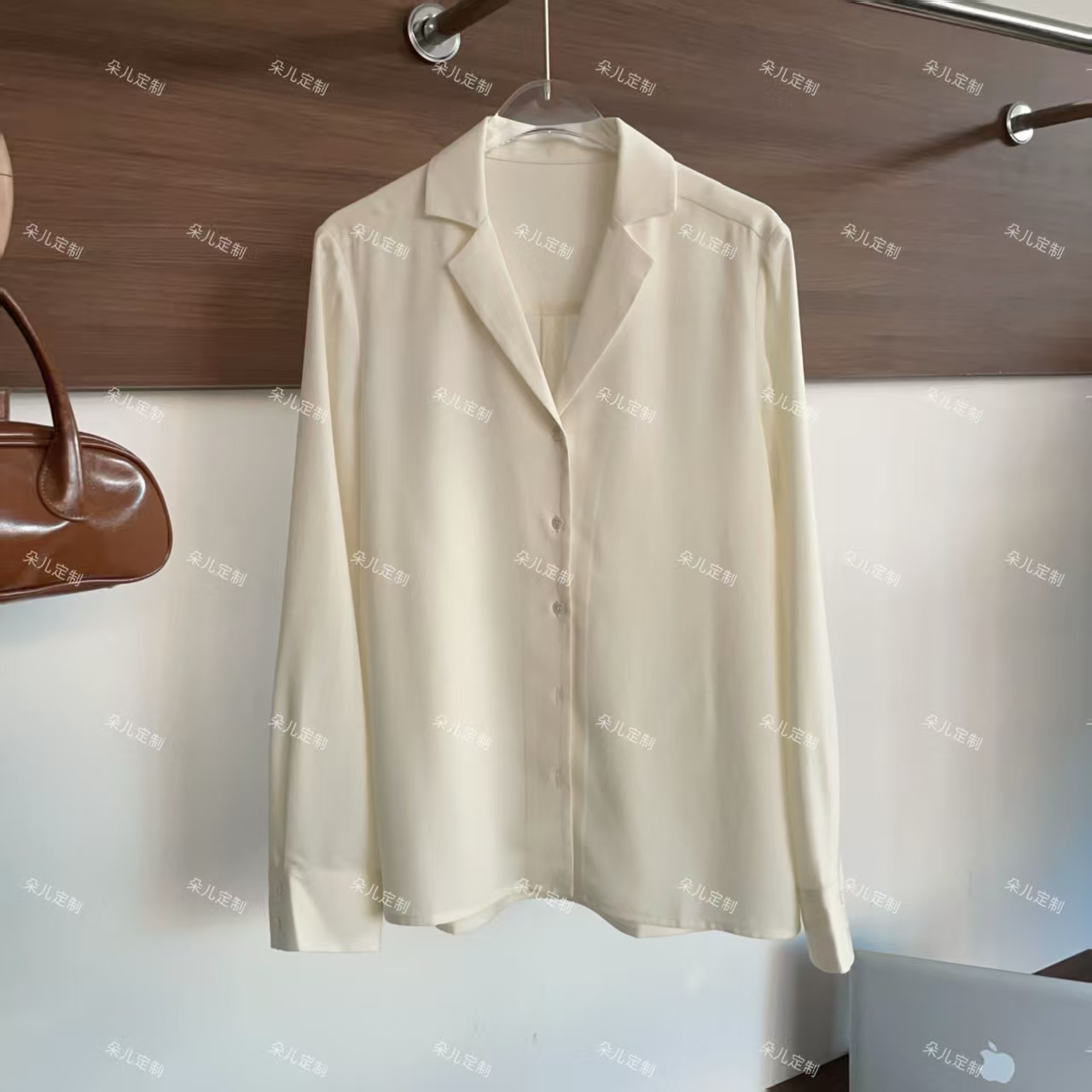 朵儿定制 【晚晚】气质百搭V领翻边醋酸衬衫 KC62