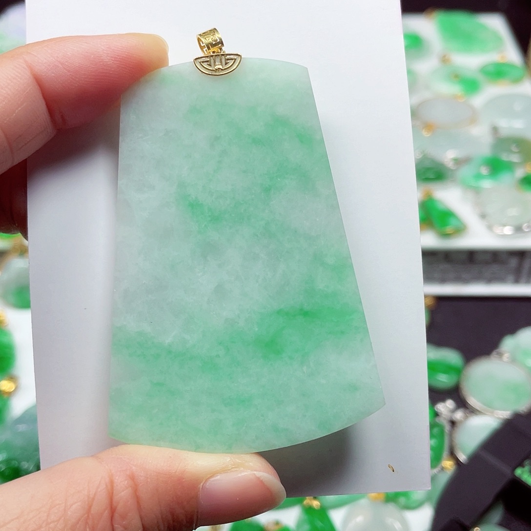 吊坠(不含链)18K金镶嵌翡翠