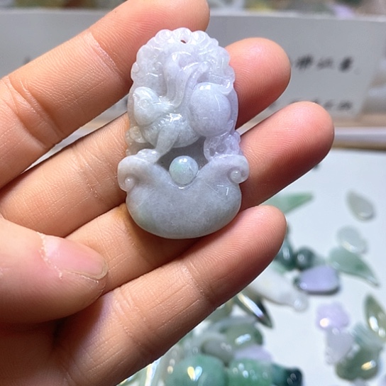 翡翠未镶嵌颈饰兔生肖