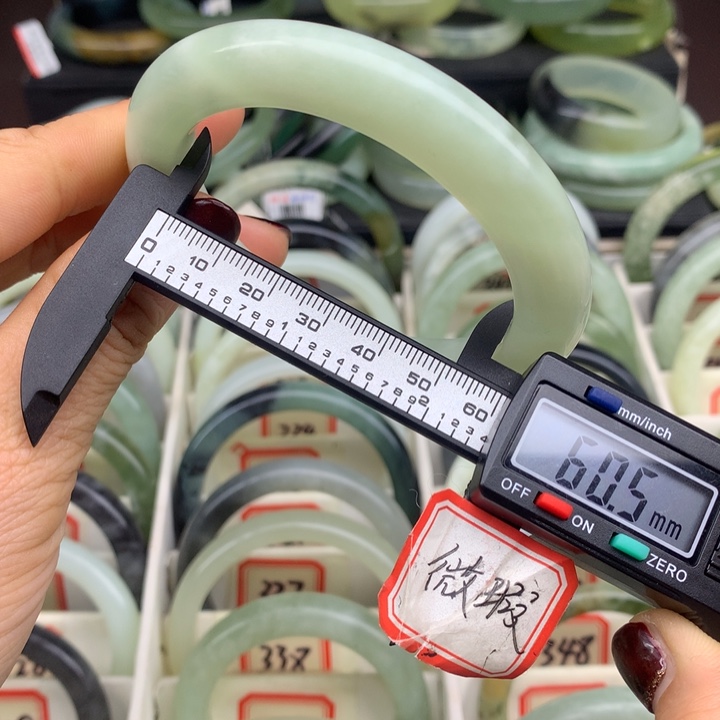 蛇纹石玉未镶嵌手镯355