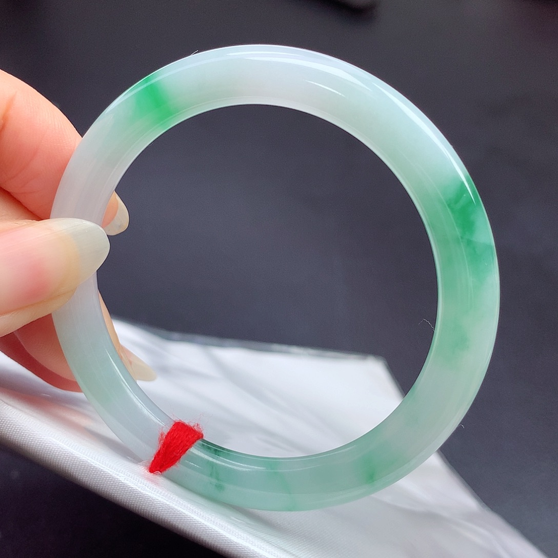 翡翠未镶嵌手镯（圆镯）53.5圈口