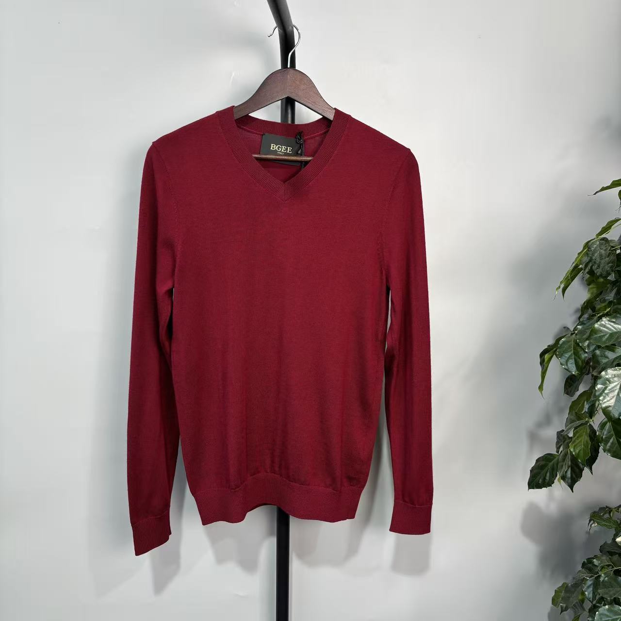 K-7 海港城奢牌秋季酒红色简约净版长袖V领羊毛针织衫 F2004 D5