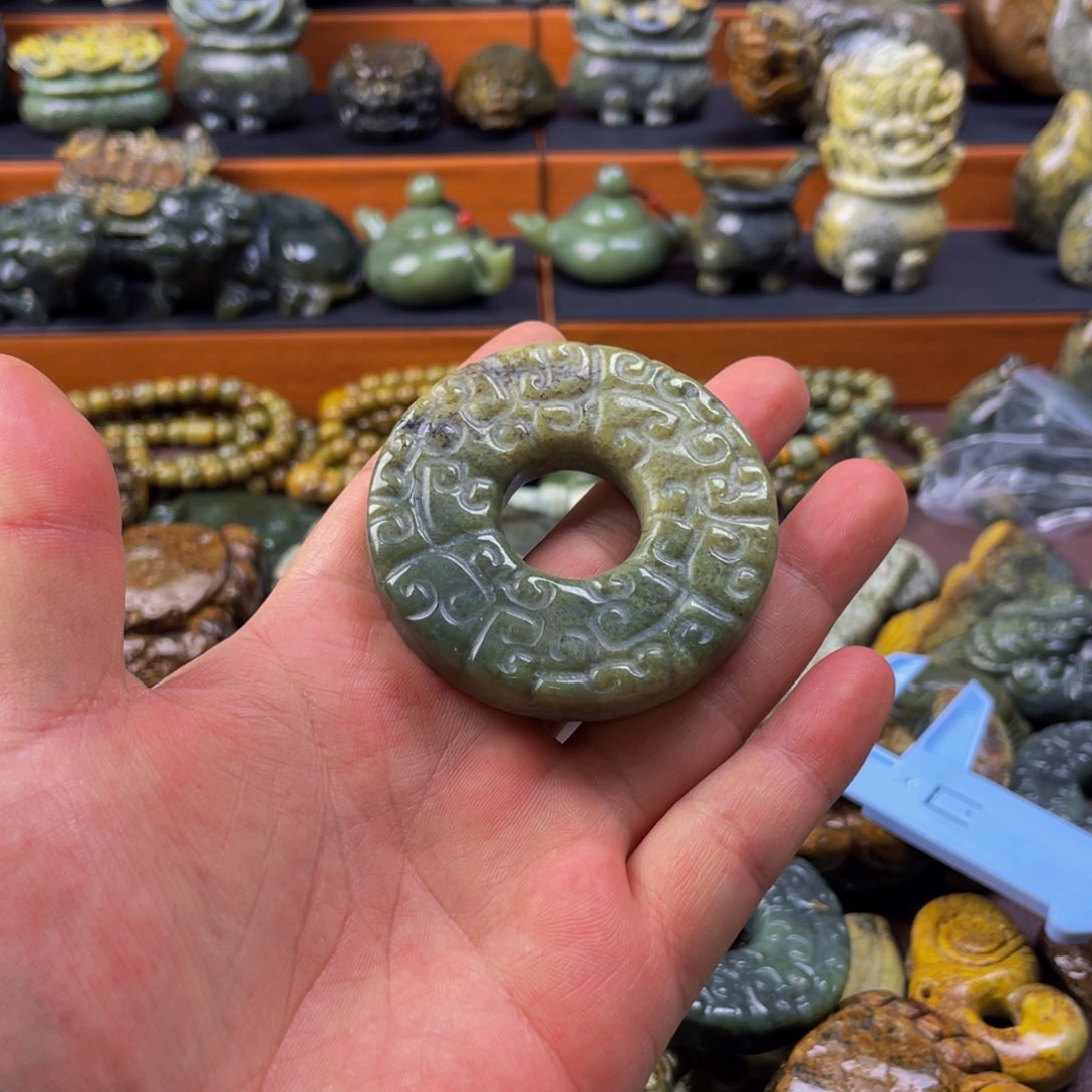 【闪购商品】未镶嵌岫岩河磨玉（透闪石质玉）挂件