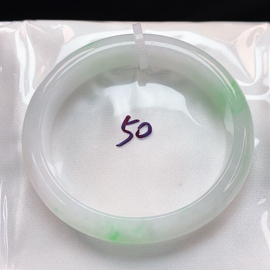 翡翠手镯未镶嵌贵妃