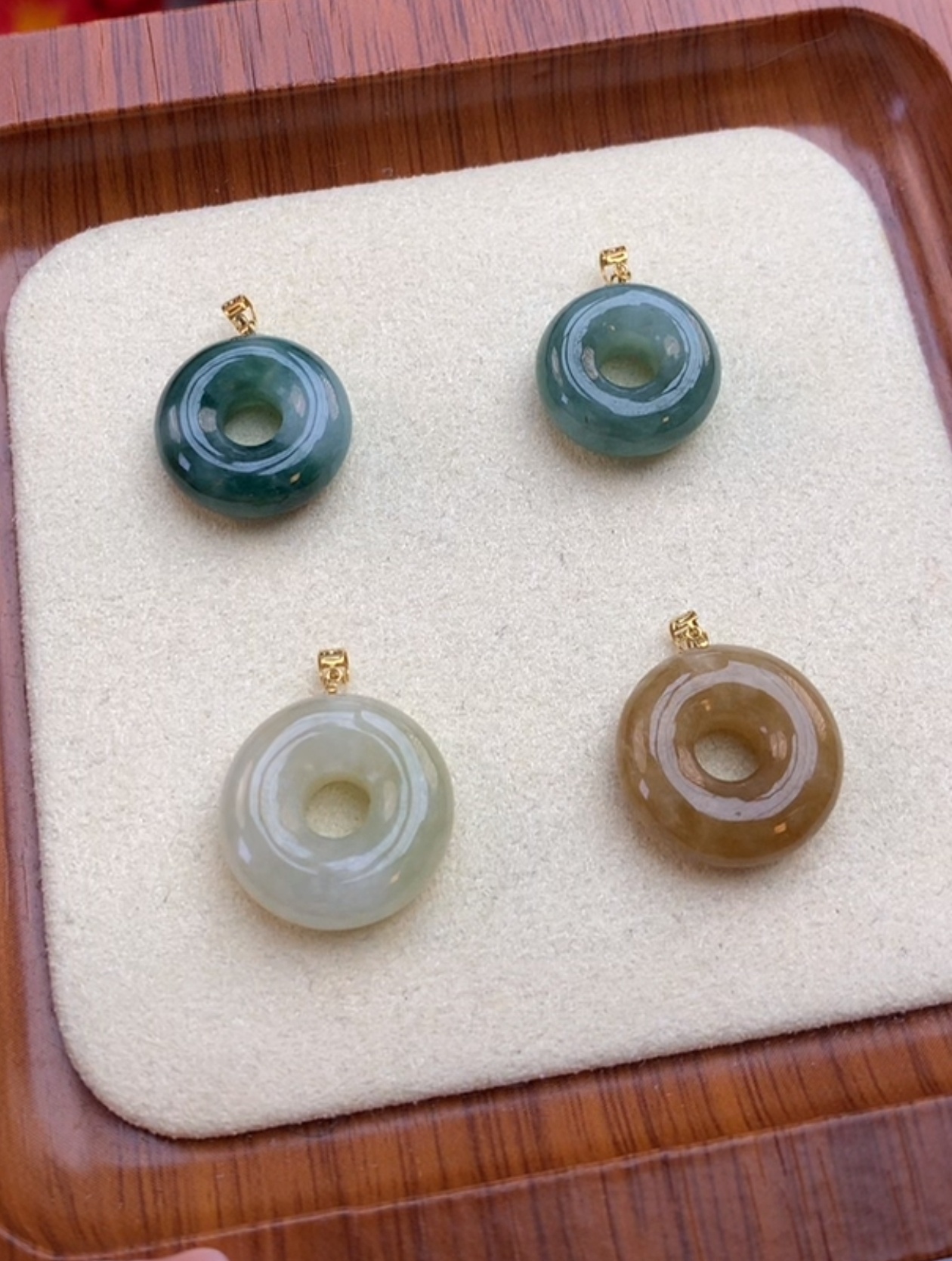 天然A货翡翠吊坠（多样性发其一）